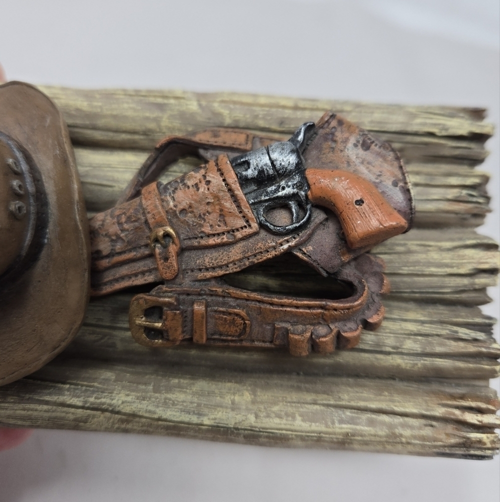 Western Gunslingers Hat Holster & Gun On Faux Wooden Raft Decor Cowboy Western - Picture 6 of 7